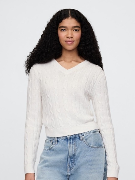 GAP Sweaters - NWT GAP Women’s White Cable Knit V-neck Sweater Sz L